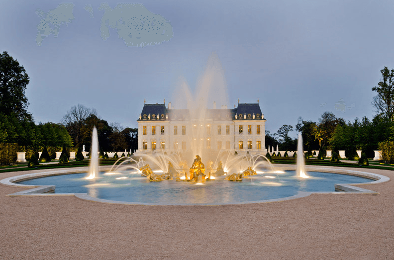 Worlds-Most-Expensive-Home-Sale-Fountain